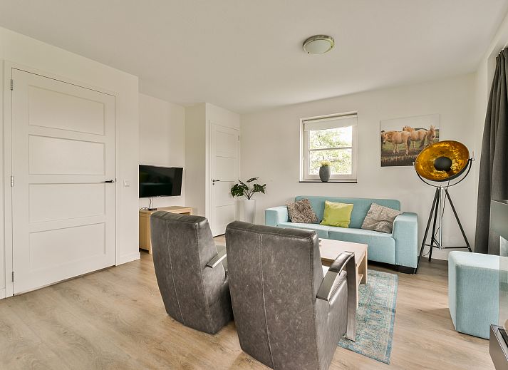 Vrijstaande woning in Giethoorn, vakantiehuis in Noordwest Overijssel, omgeven door groene natuur en rustieke charme.