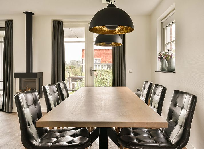 Vrijstaande woning in Giethoorn, een charmant vakantiehuis in het pittoreske Noordwest Overijssel, omgeven door weelderige natuur en rust.