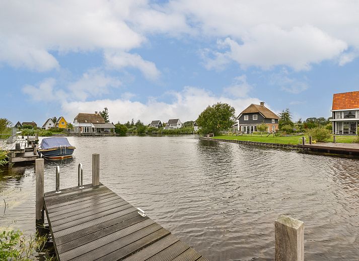 Vrijstaande woning in Giethoorn, een charmant vakantiehuis in Noordwest Overijssel, omgeven door schilderachtige natuur en rustige omgeving.