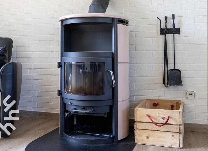 Modernes Badezimmer im Ferienhaus OV459, Giethoorn, mit stilvollen Fliesen und praktischen Annehmlichkeiten.