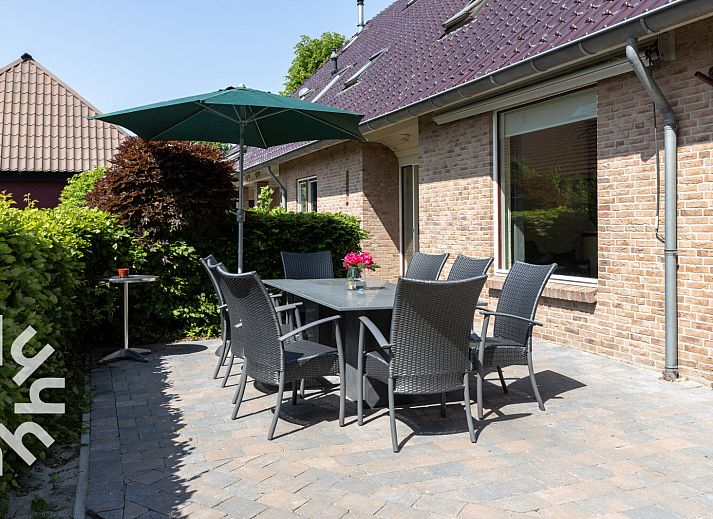 Sonnige Terrasse des Ferienhauses OV459 in Giethoorn, ideal fuer Mahlzeiten im Freien in Overijssel.