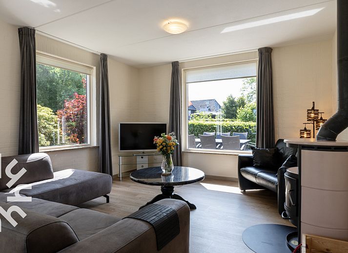 Sonnige Terrasse des Ferienhauses OV459 in Giethoorn, ideal fuer Mahlzeiten im Freien in Overijssel.