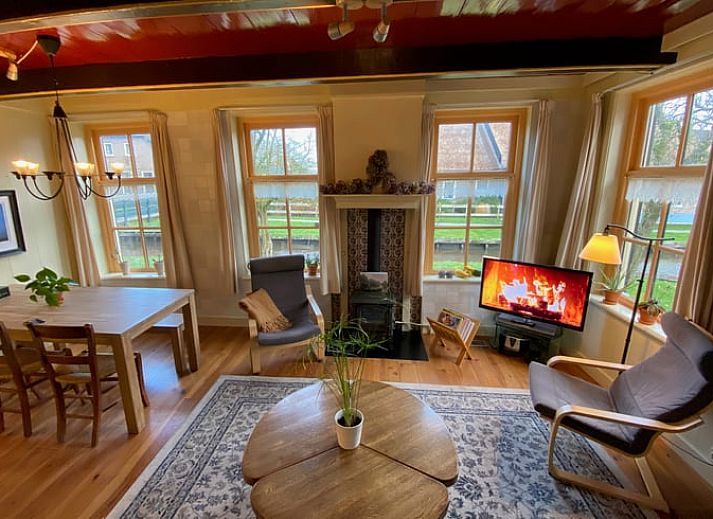 Schoener Aussenbereich des Ferienhauses in Giethoorn, gelegen im malerischen Giethoorn, Overijssel.