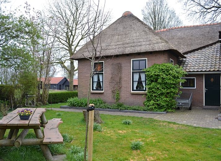 Charmant Vakantiehuisje in Giethoorn met rieten dak en gezellige tuin in Noordwest Overijssel, Overijssel.
