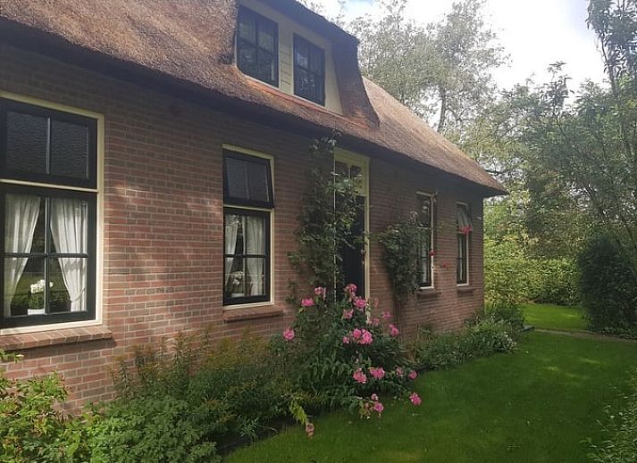 Charmant Vakantiehuisje in Giethoorn met rieten dak en gezellige tuin in Noordwest Overijssel, Overijssel.
