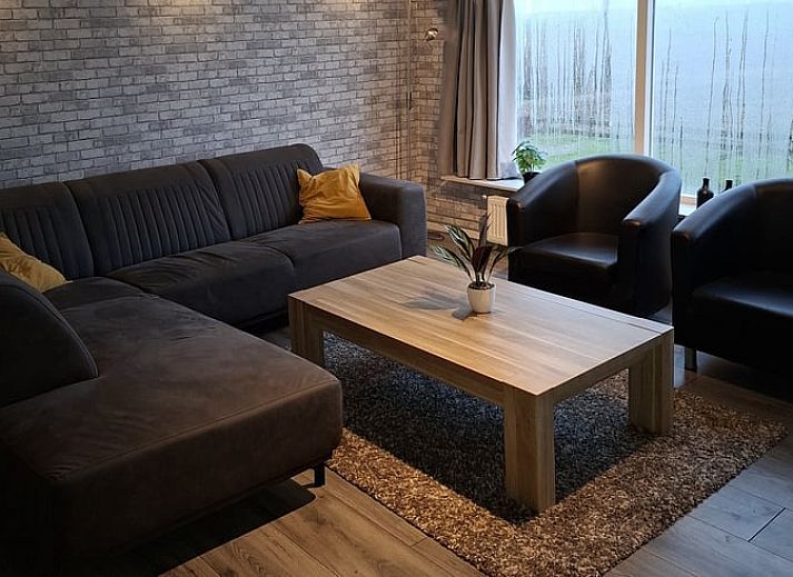 Enjoy the picturesque view of the river from the Holiday Home in Zwartsluis, located in the green province of Overijssel.