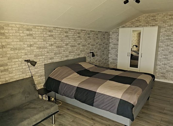 Enjoy the picturesque view of the river from the Holiday Home in Zwartsluis, located in the green province of Overijssel.