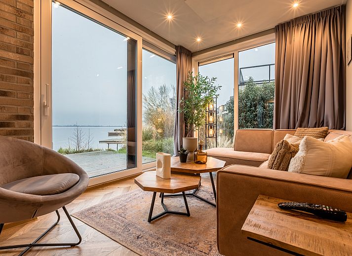 Vrijstaande woning in Wanneperveen met ruime veranda, gelegen in het groene Noordwest Overijssel, ideaal vakantiehuis voor natuurliefhebbers.