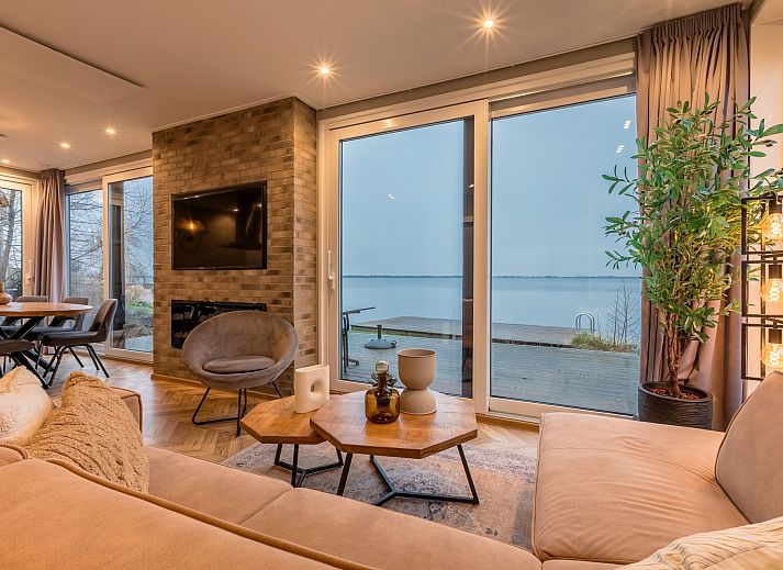 Vrijstaande woning in Wanneperveen met ruime veranda, gelegen in het groene Noordwest Overijssel, ideaal vakantiehuis voor natuurliefhebbers.