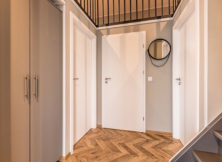 Geniet van het ruime terras met prachtig uitzicht bij de Vrijstaande woning in Wanneperveen, gelegen in het serene Noordwest Overijssel.