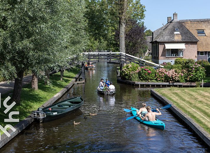 Riante tuin van vakantiehuis OV590 in Wanneperveen, Overijssel, met prachtig groen uitzicht.