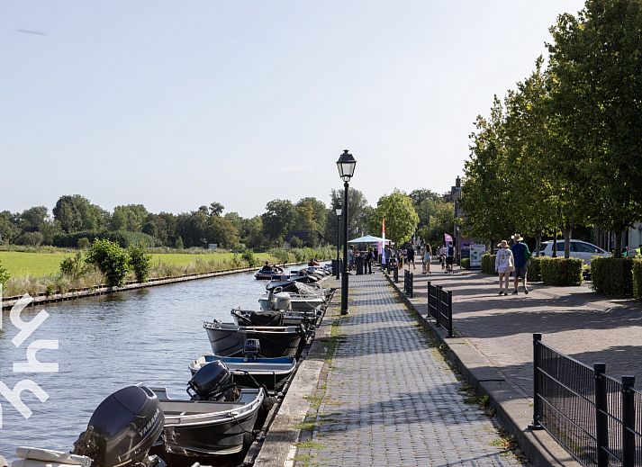 Riante tuin van vakantiehuis OV590 in Wanneperveen, Overijssel, met prachtig groen uitzicht.
