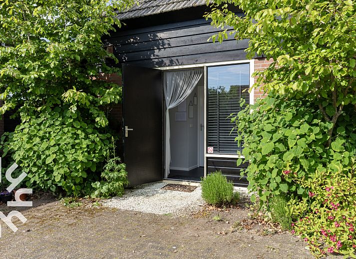 Smits Pavilion bei OV591 Ferienhaus in Wanneperveen, Overijssel mit Terrasse am Wasser.