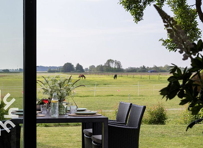 Schlafzimmer im Ferienhaus OV591 in Wanneperveen, Overijssel mit bequemem Doppelbett.