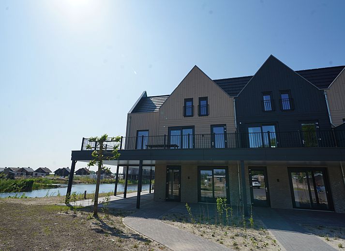 Chalet in Kampen with modern architecture, located in picturesque Northwest Overijssel, Overijssel.