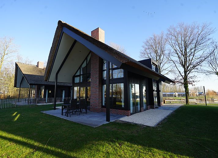 Chalet in Kampen, vacation home with modern architecture in Northwest Overijssel, surrounded by nature and tranquility.