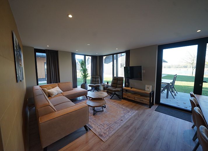 Chalet in Kampen, vacation home with modern architecture in Northwest Overijssel, surrounded by nature and tranquility.