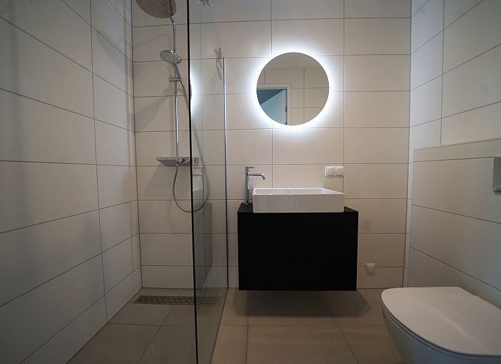 Chalet in Kampen on the water in Northwest Overijssel, ideal vacation home with beautiful view.