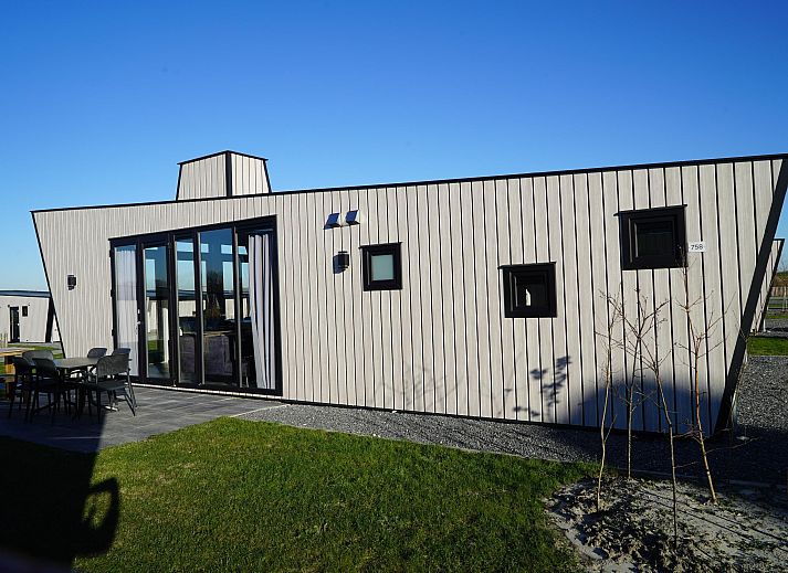 Freistehendes Haus in Kampen, Nordwest-Overijssel, bietet einen modernen Auenbereich mit Terrasse und Blick ins Grne, ideal fr einen Urlaubsaufenthalt.