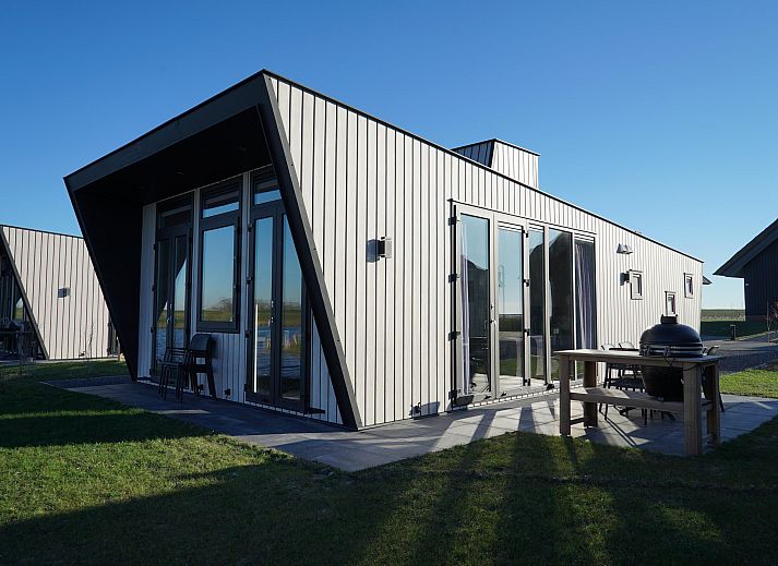 Freistehendes Haus in Kampen, Nordwest-Overijssel, bietet einen modernen Auenbereich mit Terrasse und Blick ins Grne, ideal fr einen Urlaubsaufenthalt.