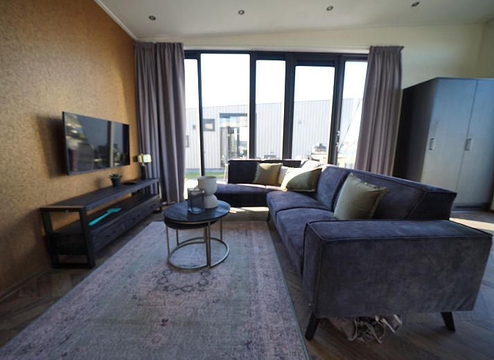 Freistehendes Haus in Kampen, Nordwest-Overijssel, bietet einen modernen Auenbereich mit Terrasse und Blick ins Grne, ideal fr einen Urlaubsaufenthalt.