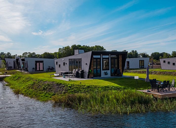 Modern detached house in Kampen, Northwest Overijssel, vacation home with private terrace and views of the peaceful surroundings.