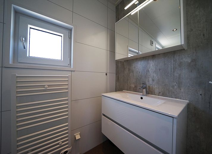 Modern bathroom in the detached house in Kampen, Overijssel, equipped with double sink and spacious mirror.