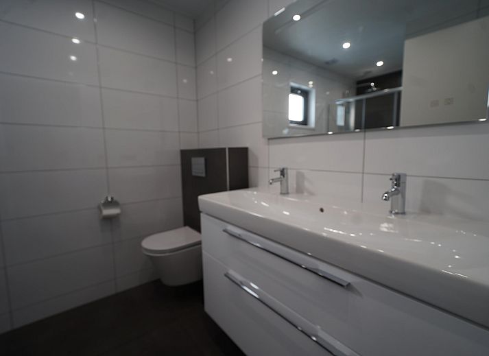 Gezellige woonkamer van de Vrijstaande woning in Kampen, Noordwest Overijssel. Comfortabel vakantiehuis met modern interieur en veel lichtinval.