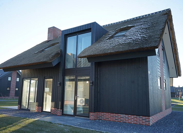 Vrijstaande woning in Kampen met rieten dak, gelegen in het pittoreske Noordwest Overijssel, ideaal vakantiehuis voor natuurliefhebbers.