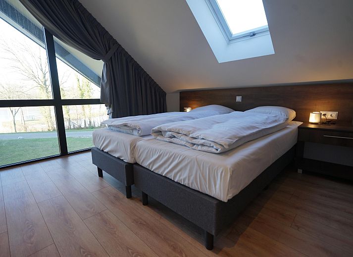 Vrijstaande woning in Kampen met rieten dak en bakstenen gevel, gelegen in de serene omgeving van Noordwest Overijssel, Overijssel.