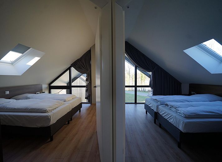 Stijlvolle woonkamer in de Vrijstaande woning in Kampen, Noordwest Overijssel, met moderne inrichting en comfortabele zithoek.