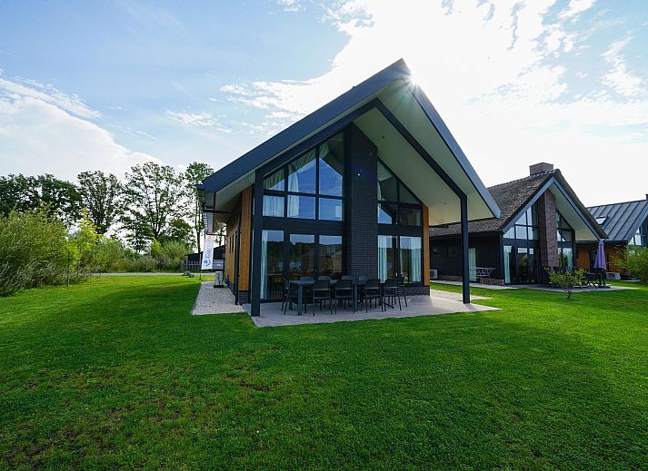 Vrijstaande woning in Kampen, een modern vakantiehuis in de groene omgeving van Noordwest Overijssel, met ruime veranda en uitzicht op natuur.