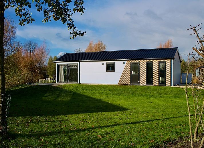 Vrijstaande woning in Kampen, vakantiehuis in Noordwest Overijssel met ruime tuin en uitzicht op groene omgeving.