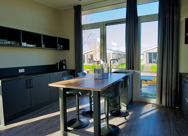 Vrijstaande woning in Kampen, een moderne vakantiehuis in Noordwest Overijssel, omgeven door groene natuur en een rustige omgeving.