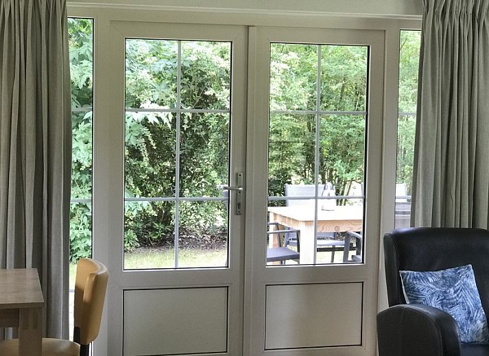 Moderne keuken in Luxe Vakantievilla Weerribben, Paasloo, voorzien van alle gemakken voor een comfortabel verblijf in Overijssel.