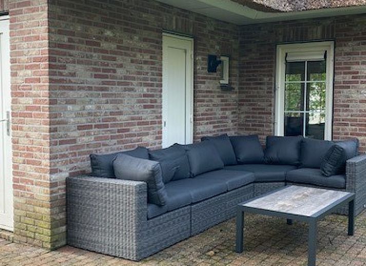 Comfortabele zithoek in Luxe Vakantievilla Weerribben, Paasloo, ontspannende ruimte in vakantiehuis Noordwest Overijssel.