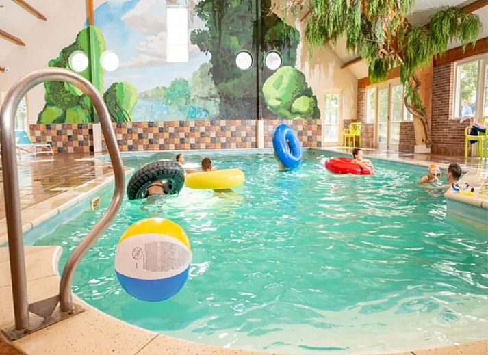 Comfortabele zithoek in Luxe Vakantievilla Weerribben, Paasloo, ontspannende ruimte in vakantiehuis Noordwest Overijssel.