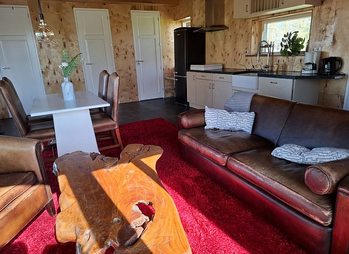 Eetruimte in OV681 vakantiehuis in Steenwijk, geniet van het uitzicht op de natuur, Overijssel.