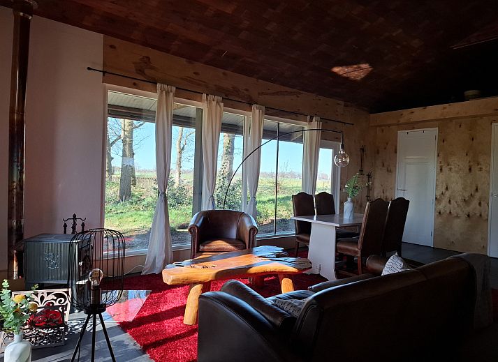 Eetruimte in OV681 vakantiehuis in Steenwijk, geniet van het uitzicht op de natuur, Overijssel.