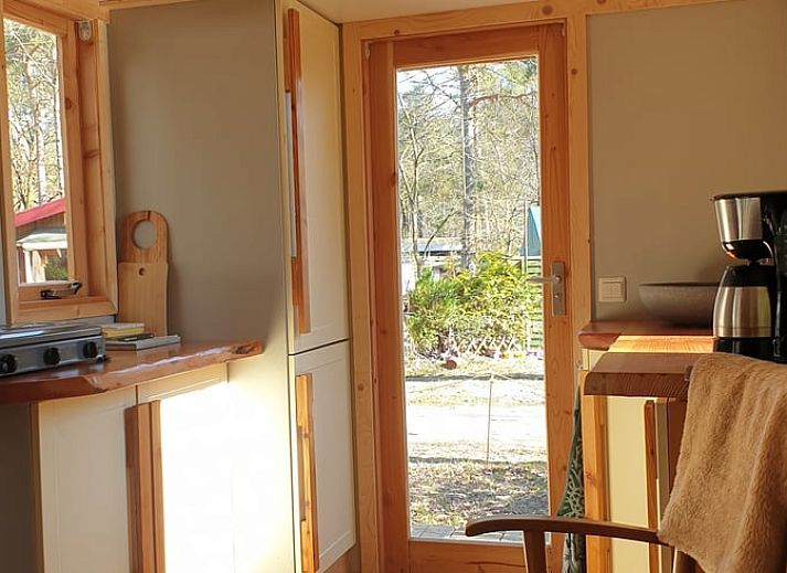 Ferienhaus in IJhorst, schoen beleuchtetes Ferienhaus in Nordwest Overijssel, Abendansicht.