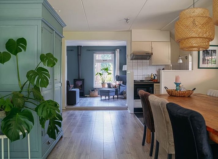 Charmant Vakantiehuisje in IJhorst met bankje voor de gevel, gelegen in Noordwest Overijssel, Overijssel.