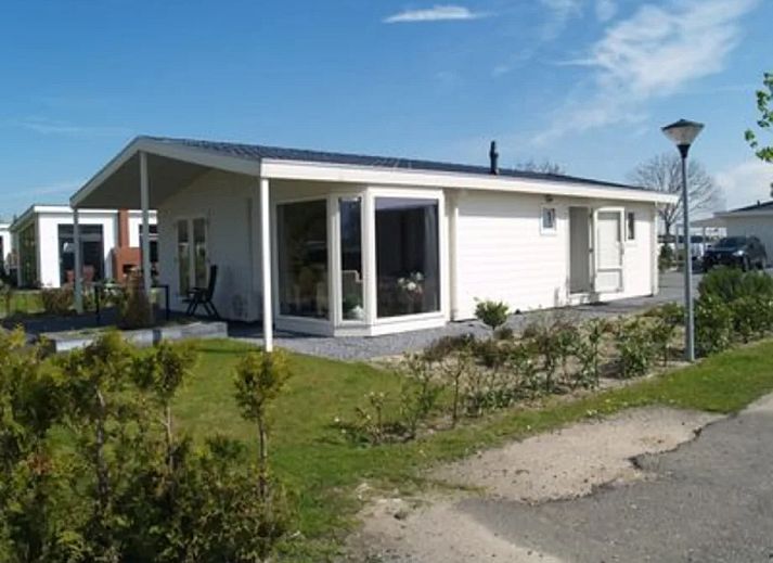 Vrijstaande woning in IJhorst, vakantiehuis in Noordwest Overijssel met zonnige veranda en groene omgeving.