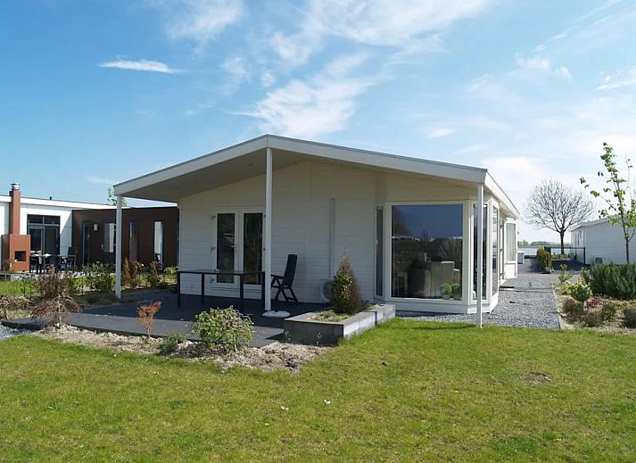 Vrijstaande woning in IJhorst, vakantiehuis in Noordwest Overijssel met zonnige veranda en groene omgeving.