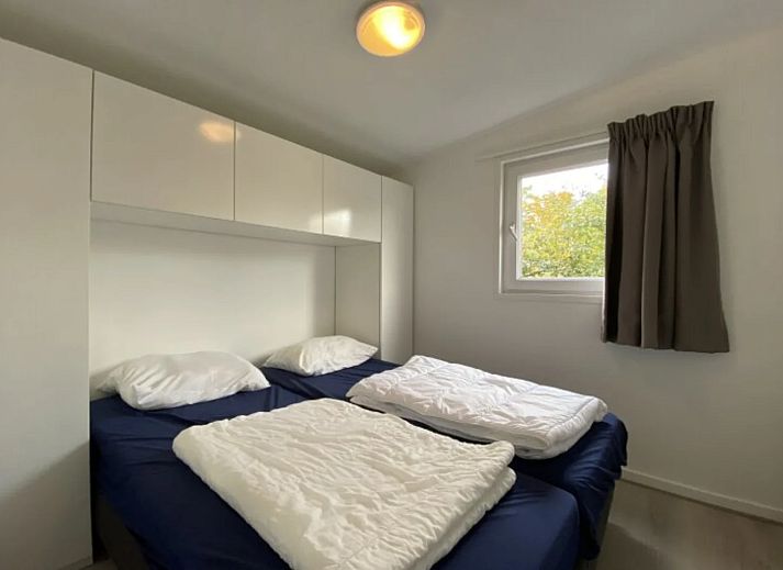 Gemtliches Wohnzimmer im freistehenden Haus in IJhorst, Overijssel, mit moderner Einrichtung und komfortabler Sitzecke.