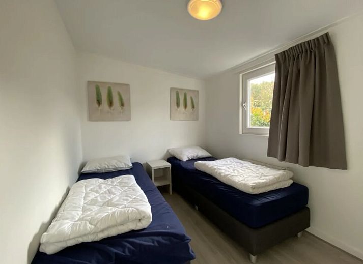 Gemtliches Wohnzimmer im freistehenden Haus in IJhorst, Overijssel, mit moderner Einrichtung und komfortabler Sitzecke.