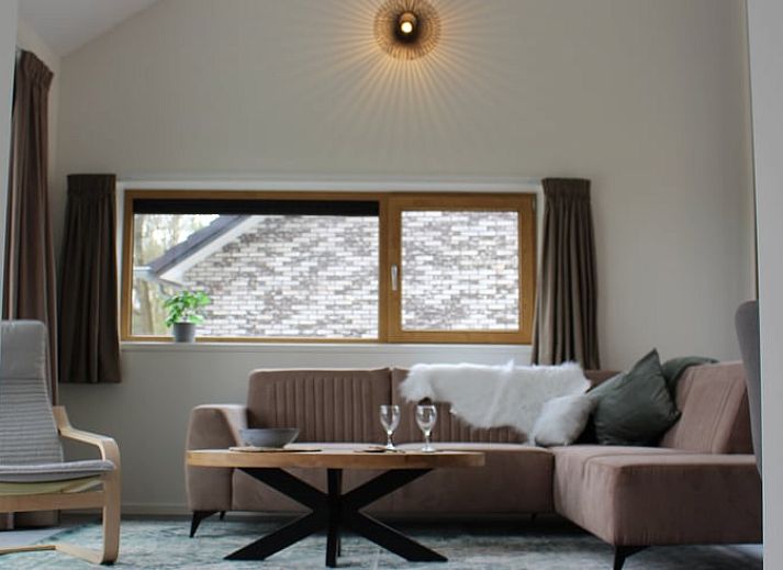 Vakantiehuis in IJhorst, een charmant vakantieverblijf in Noordwest Overijssel, omgeven door groene natuur en rustieke architectuur.