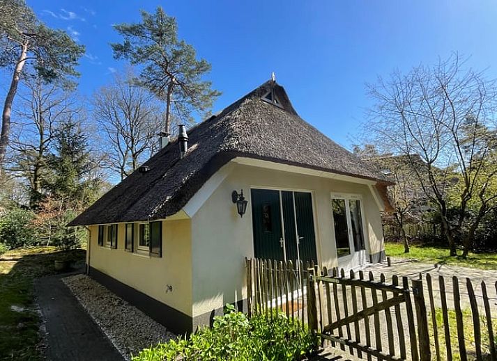 Vacation home in IJhorst with charming thatched roof, located in Northwest Overijssel, surrounded by nature.