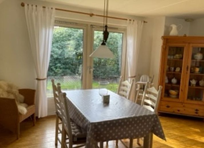 Vacation home in IJhorst with charming thatched roof, located in Northwest Overijssel, surrounded by nature.