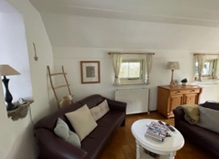 Vacation home in IJhorst with charming thatched roof, located in Northwest Overijssel, surrounded by nature.