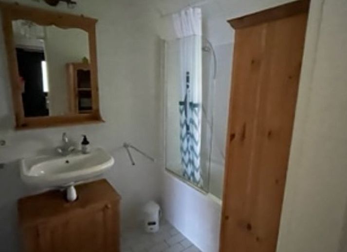 Vacation home in IJhorst with charming thatched roof, located in Northwest Overijssel, surrounded by nature.